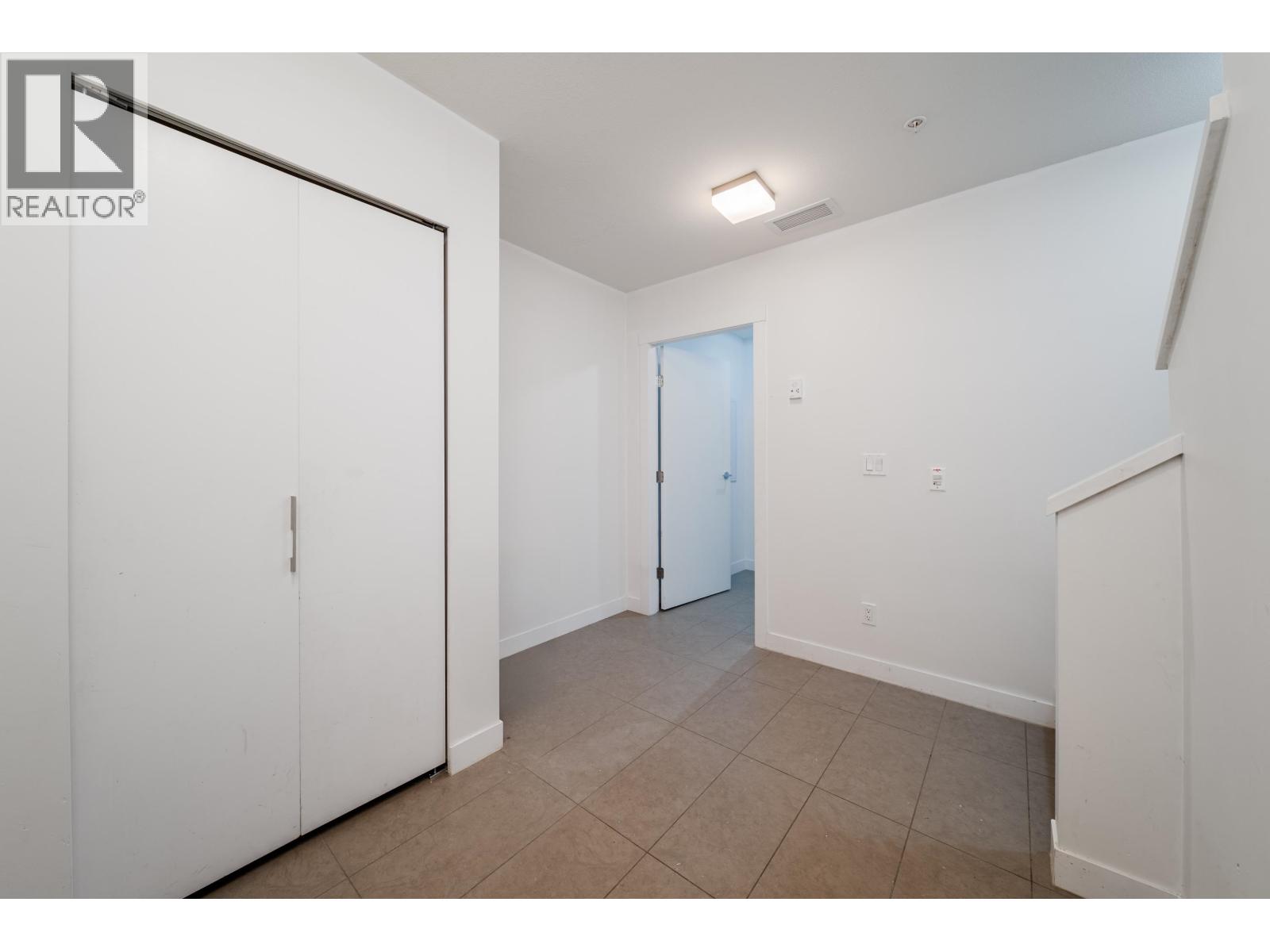18 7039 MACPHERSON AVENUE, Burnaby