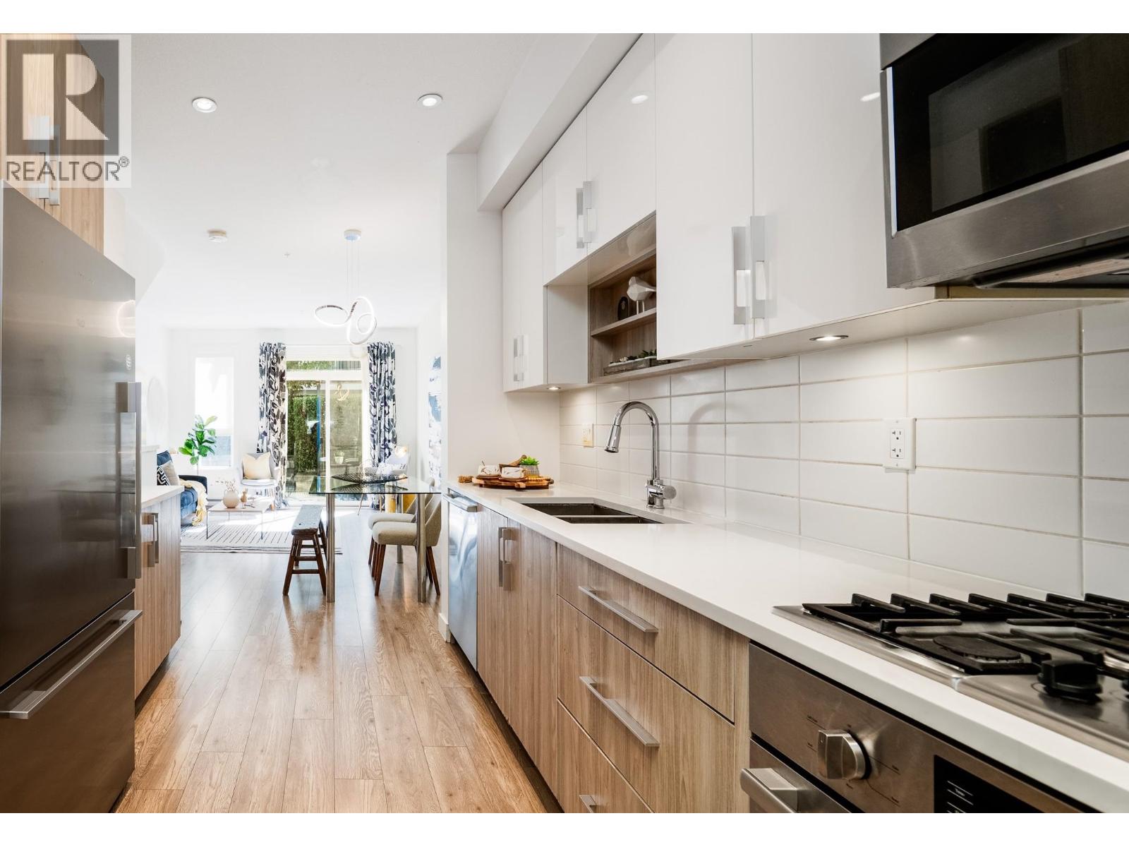 18 7039 MACPHERSON AVENUE, Burnaby
