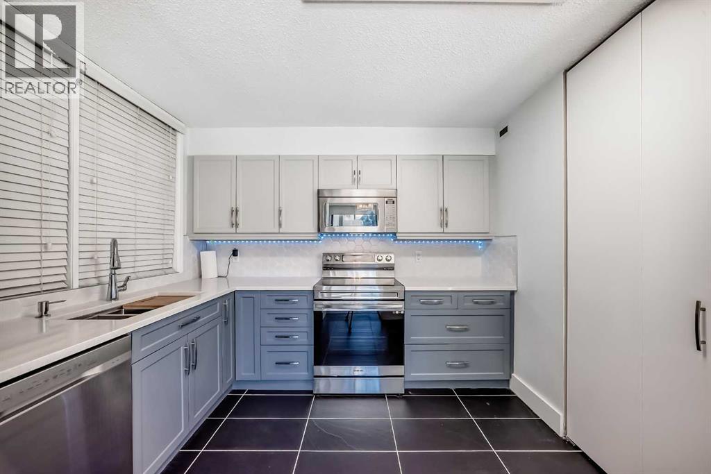 Single Family House for Sale in   POINT Drive NW Point McKay Calgary 