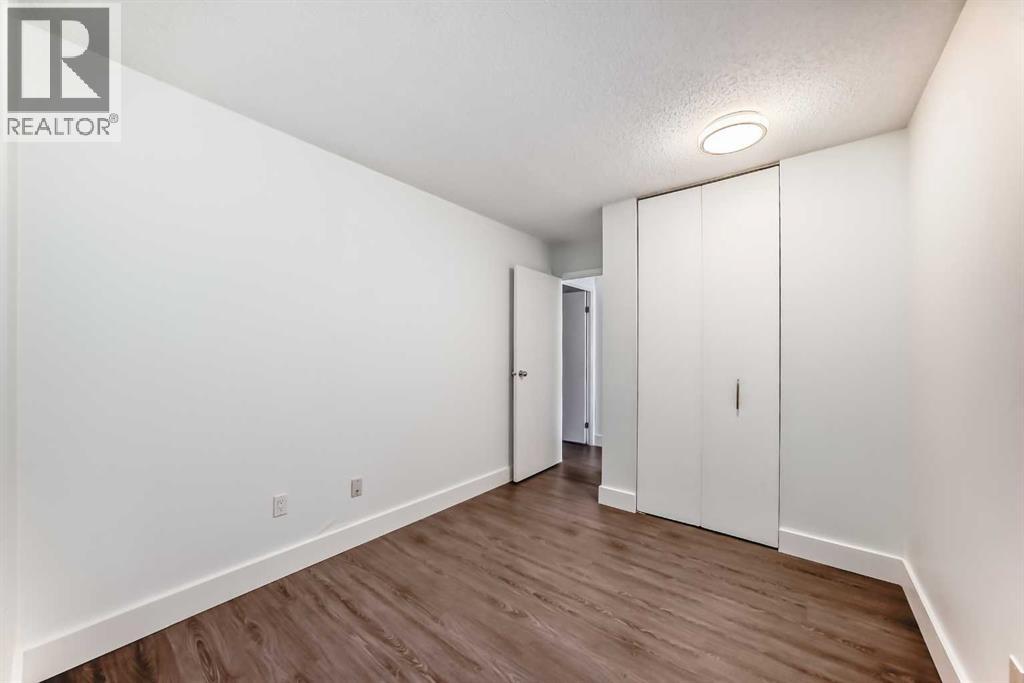Single Family House for Sale in   POINT Drive NW Point McKay Calgary 