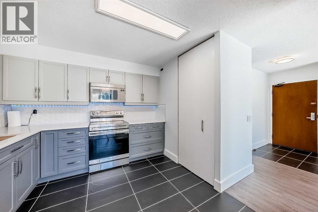 Single Family House for Sale in   POINT Drive NW Point McKay Calgary 