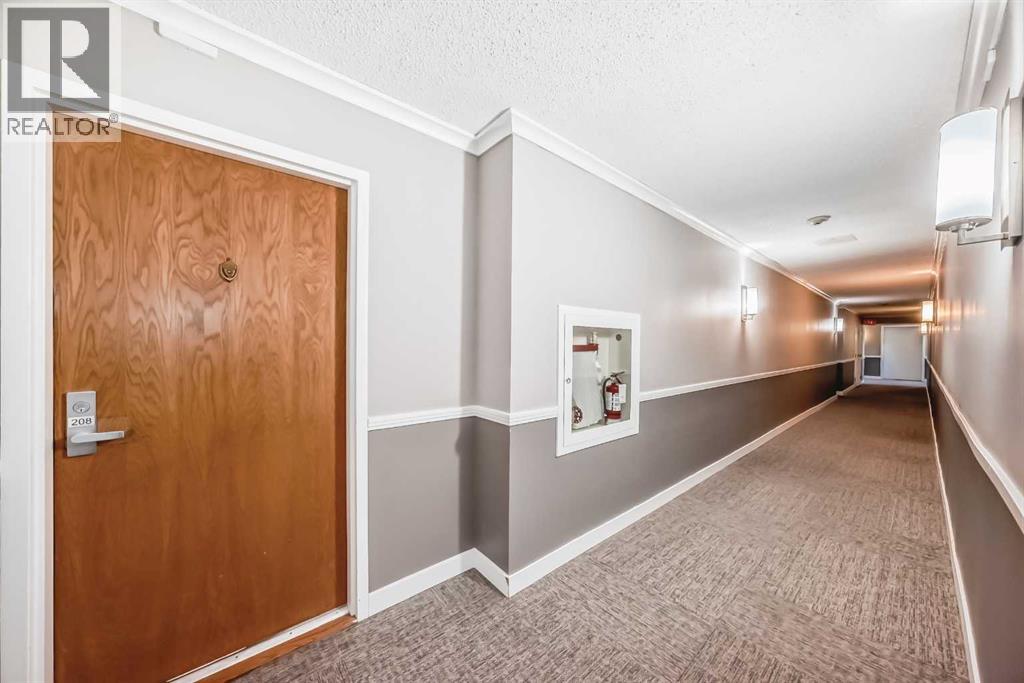 Single Family House for Sale in   POINT Drive NW Point McKay Calgary 