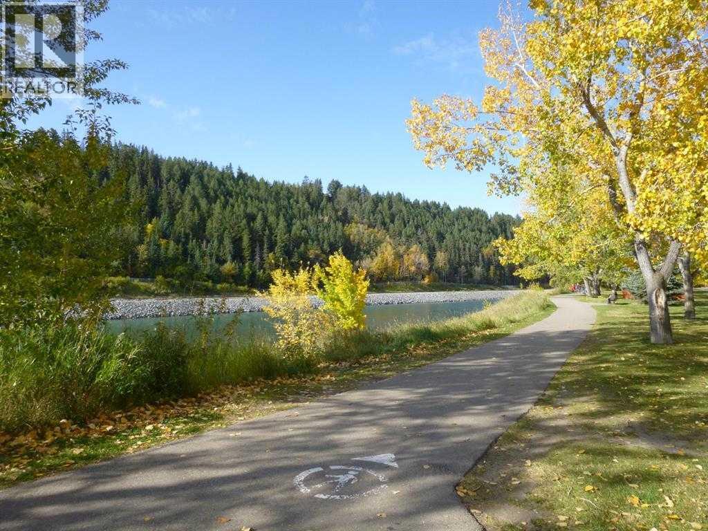 Single Family House for Sale in   POINT Drive NW Point McKay Calgary 