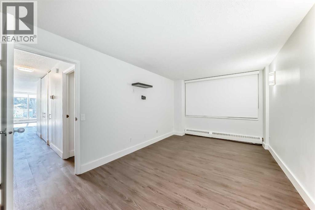 Single Family House for Sale in   POINT Drive NW Point McKay Calgary 