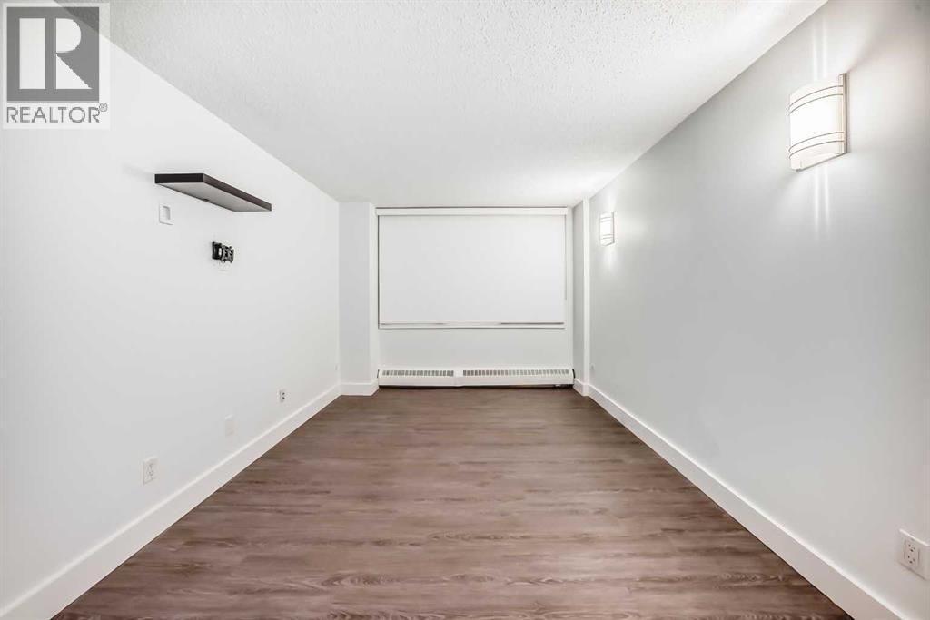 Single Family House for Sale in   POINT Drive NW Point McKay Calgary 