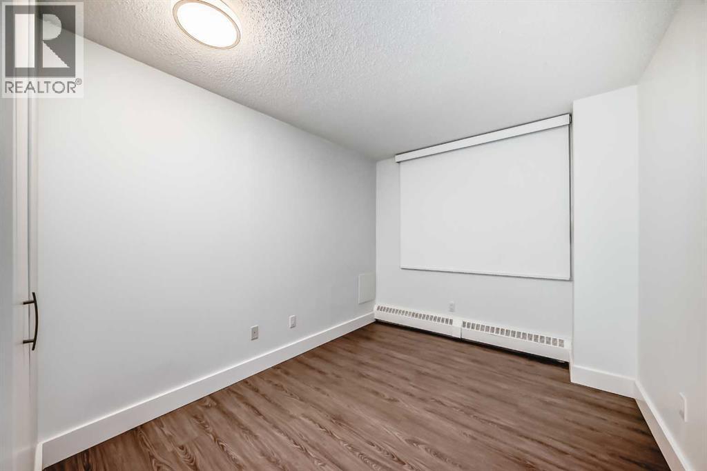 Single Family House for Sale in   POINT Drive NW Point McKay Calgary 