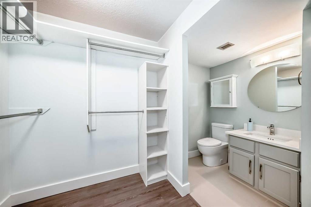 Single Family House for Sale in   POINT Drive NW Point McKay Calgary 