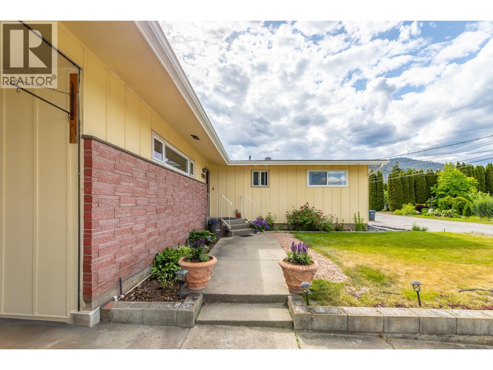  10903 BARCLAY Street, Summerland