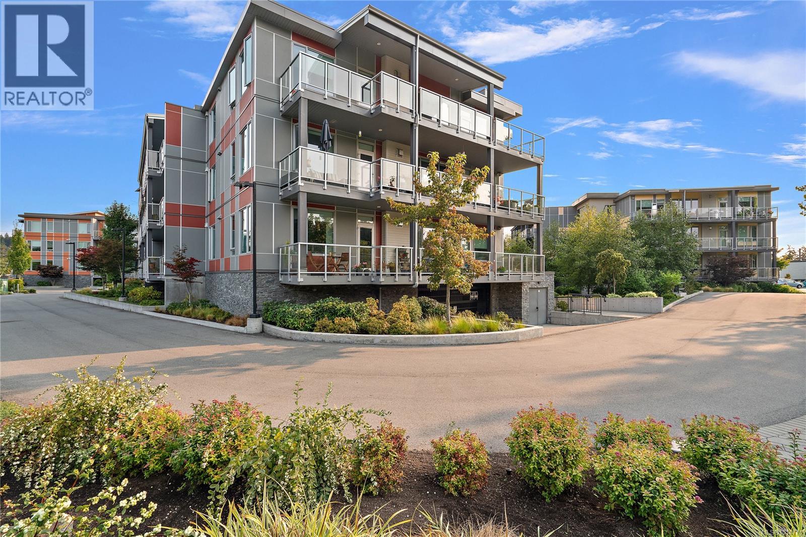 202 10670 McDonald Park Rd, North Saanich