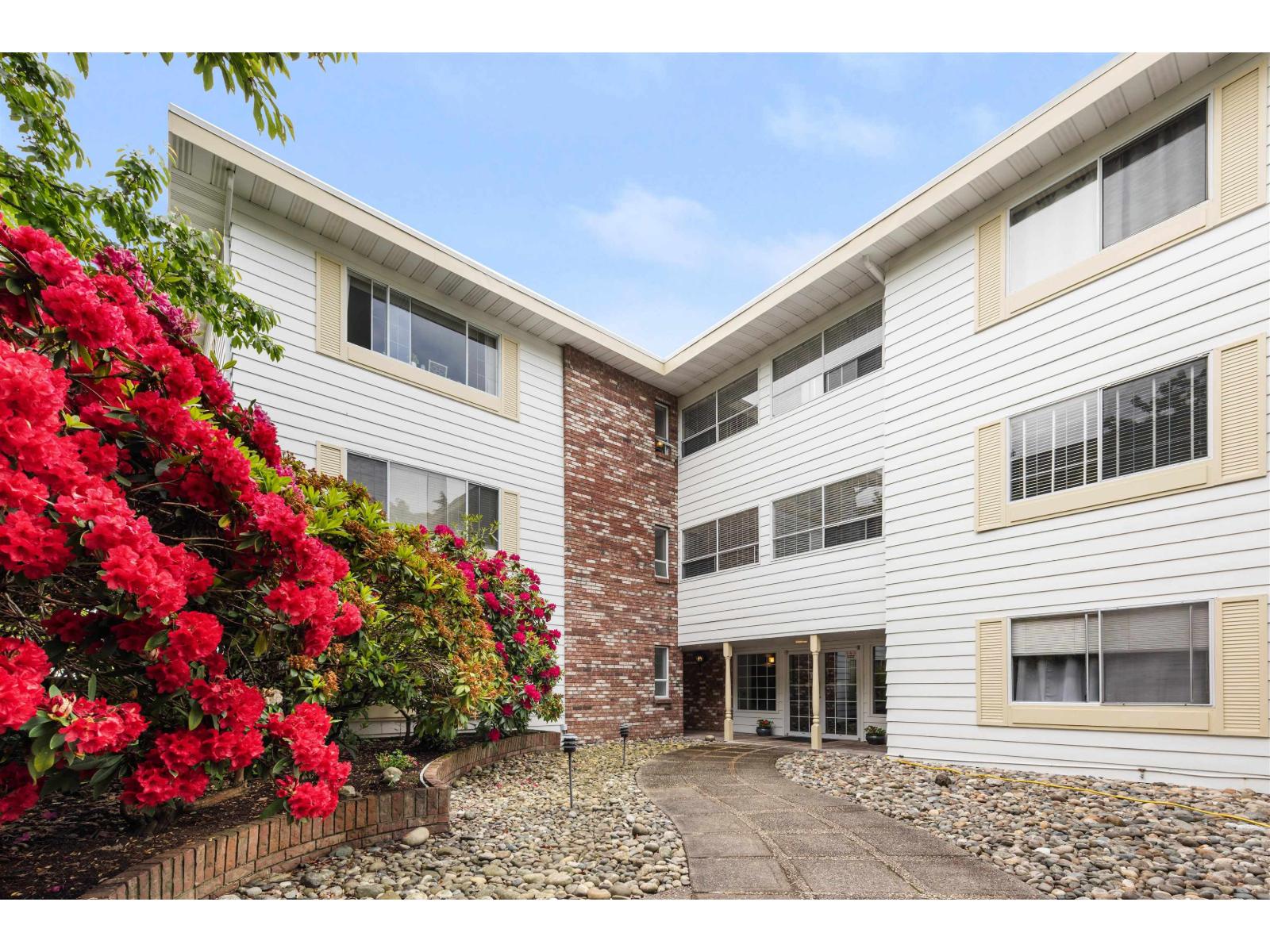 305 15010 ROPER AVENUE, White Rock