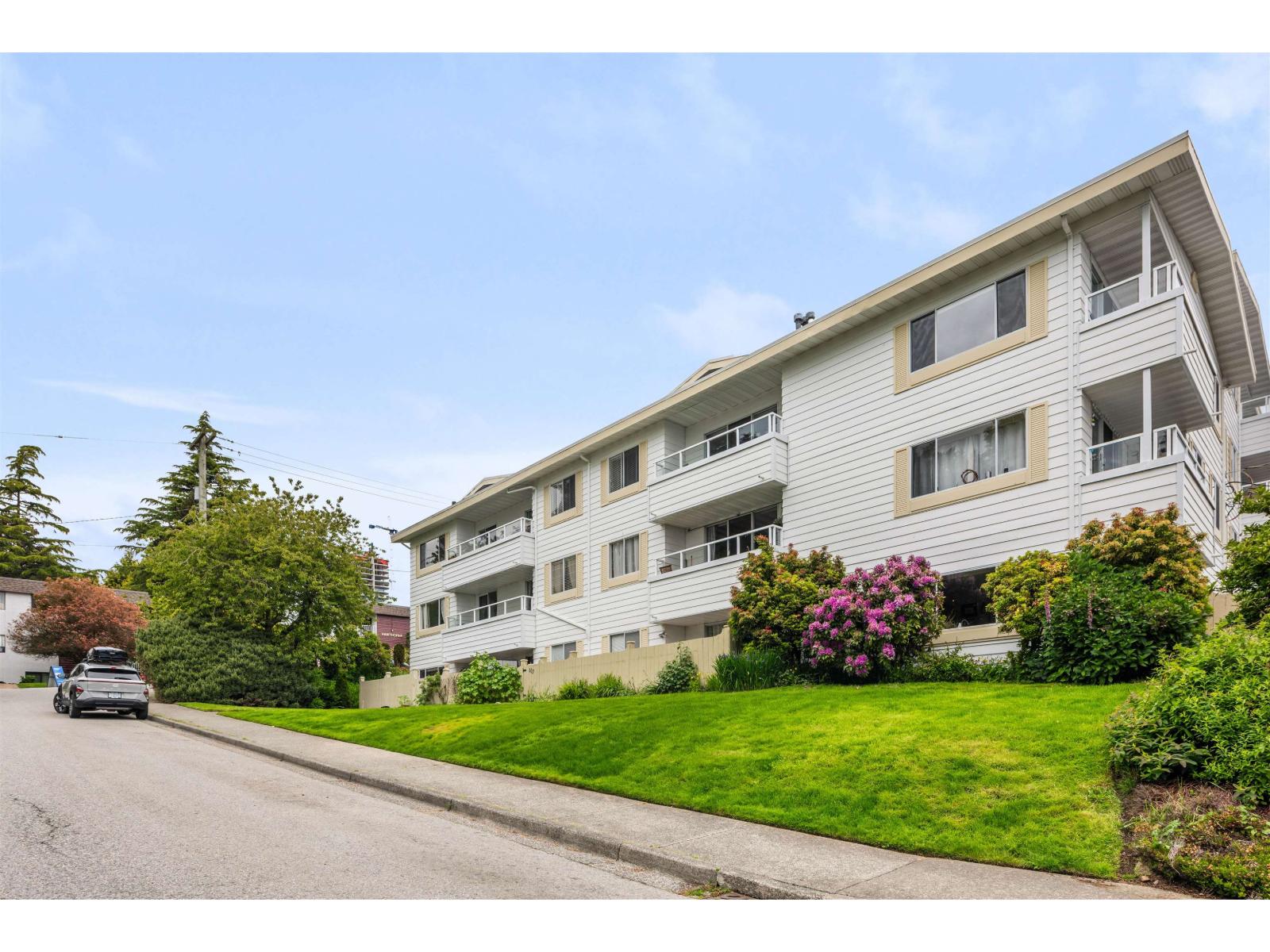 305 15010 ROPER AVENUE, White Rock