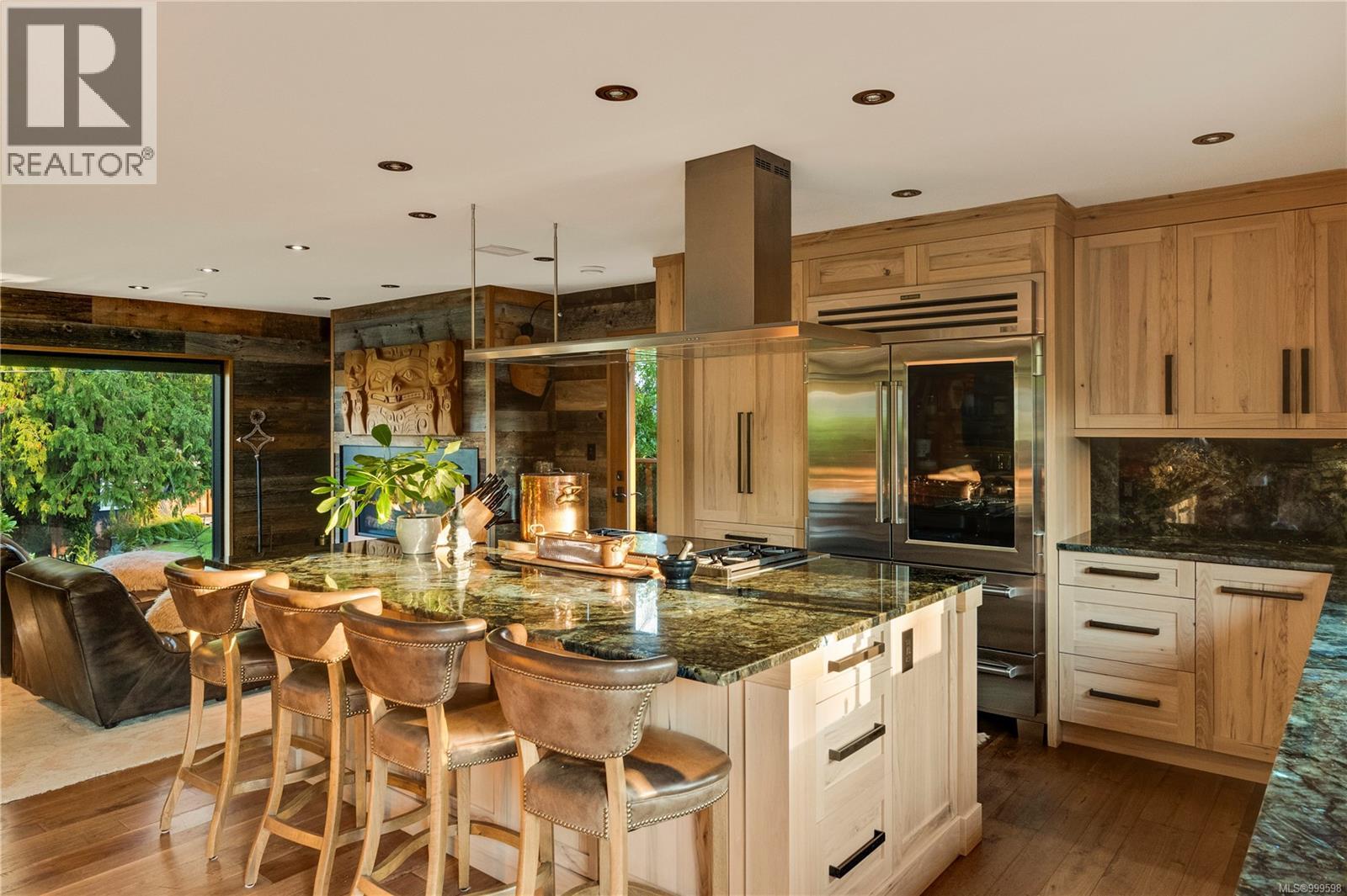 626 Monterey Ave, Oak Bay