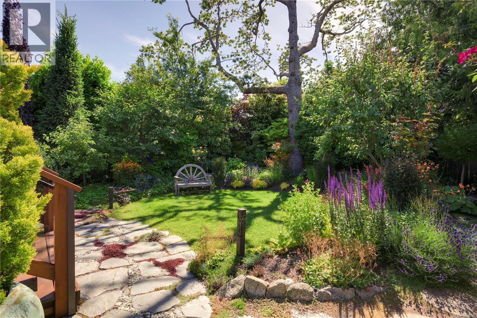 626 Monterey Ave, Oak Bay