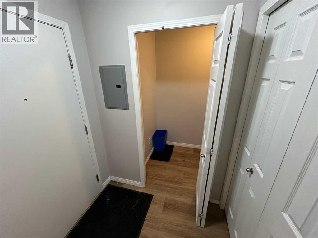 505 Railway Street West, Cochrane