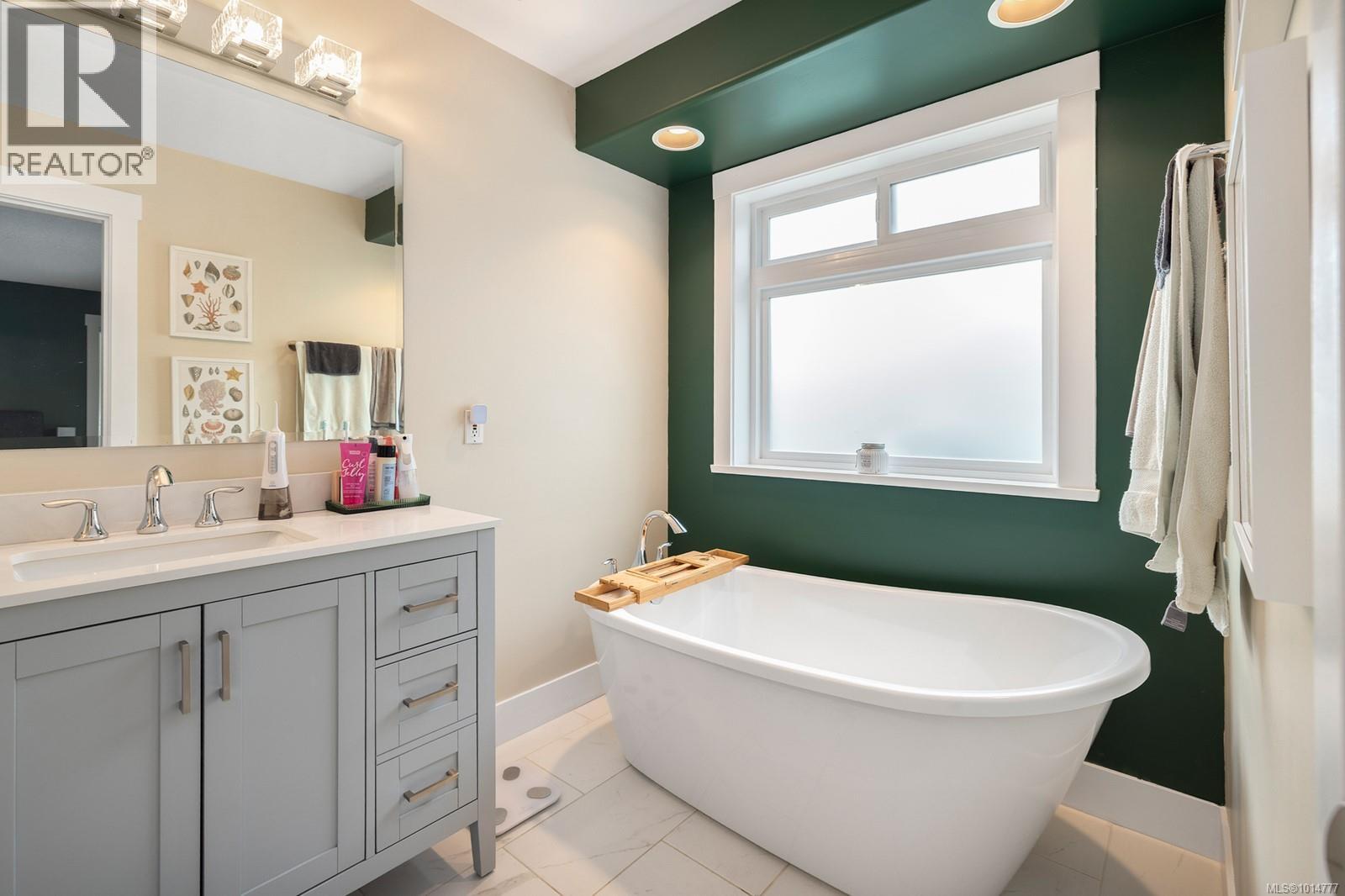 6004 Trillium Way, Duncan
