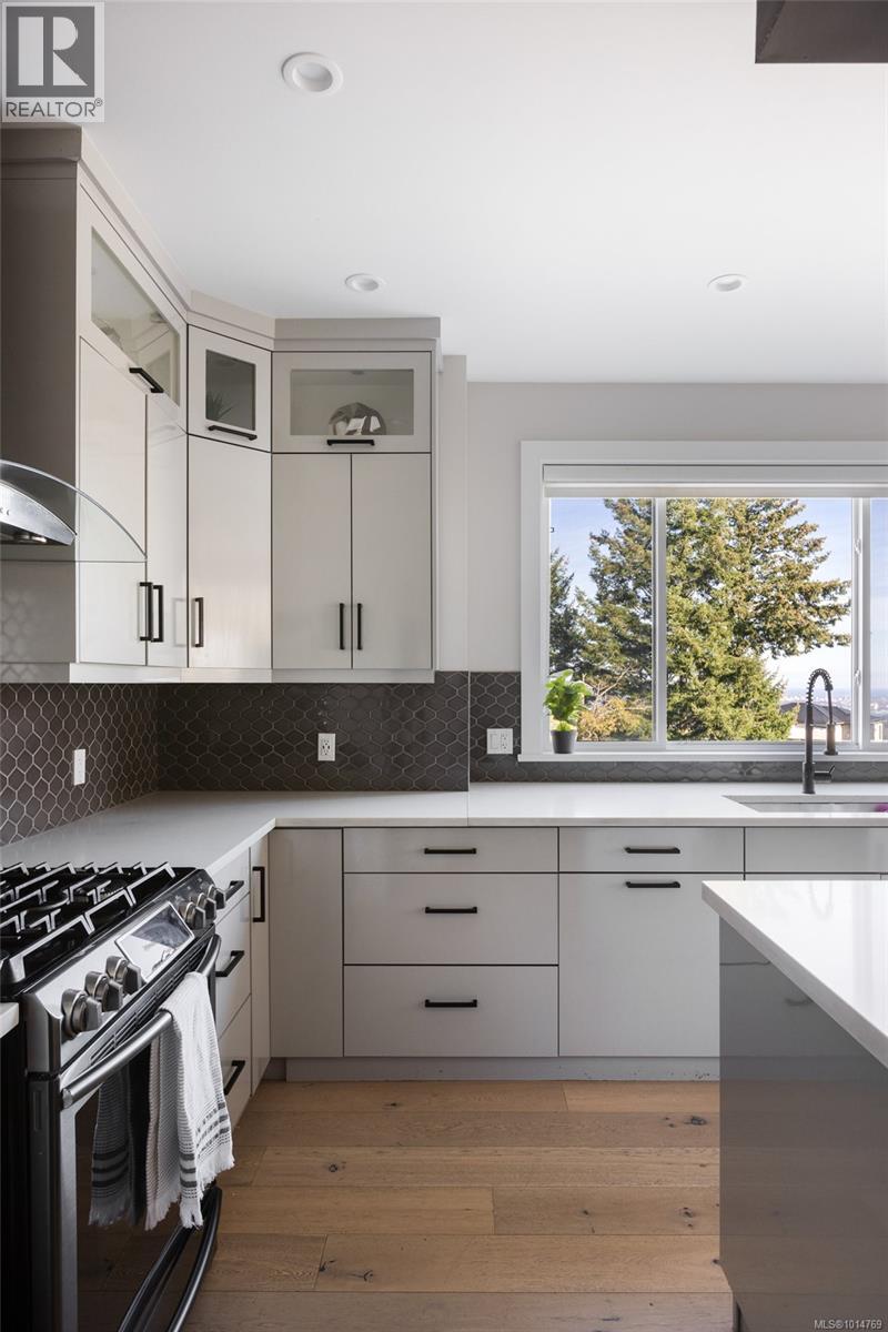  1414 Grand Forest Close, Langford