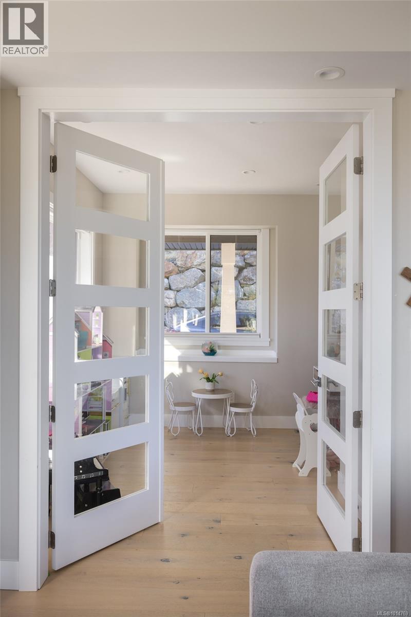 1414 Grand Forest Close, Langford