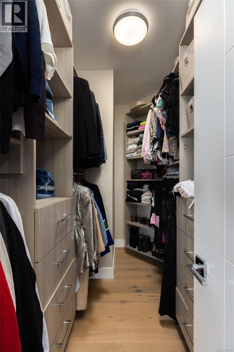  1414 Grand Forest Close, Langford