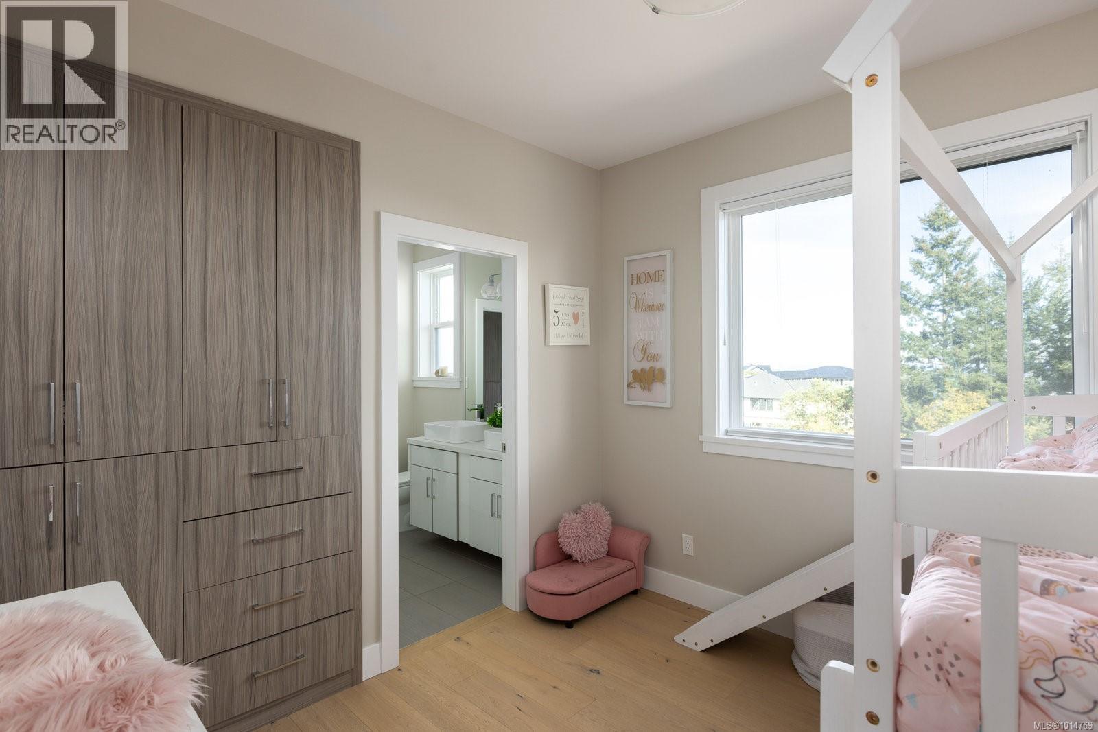  1414 Grand Forest Close, Langford