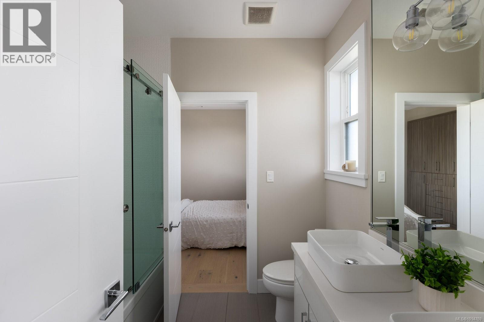  1414 Grand Forest Close, Langford
