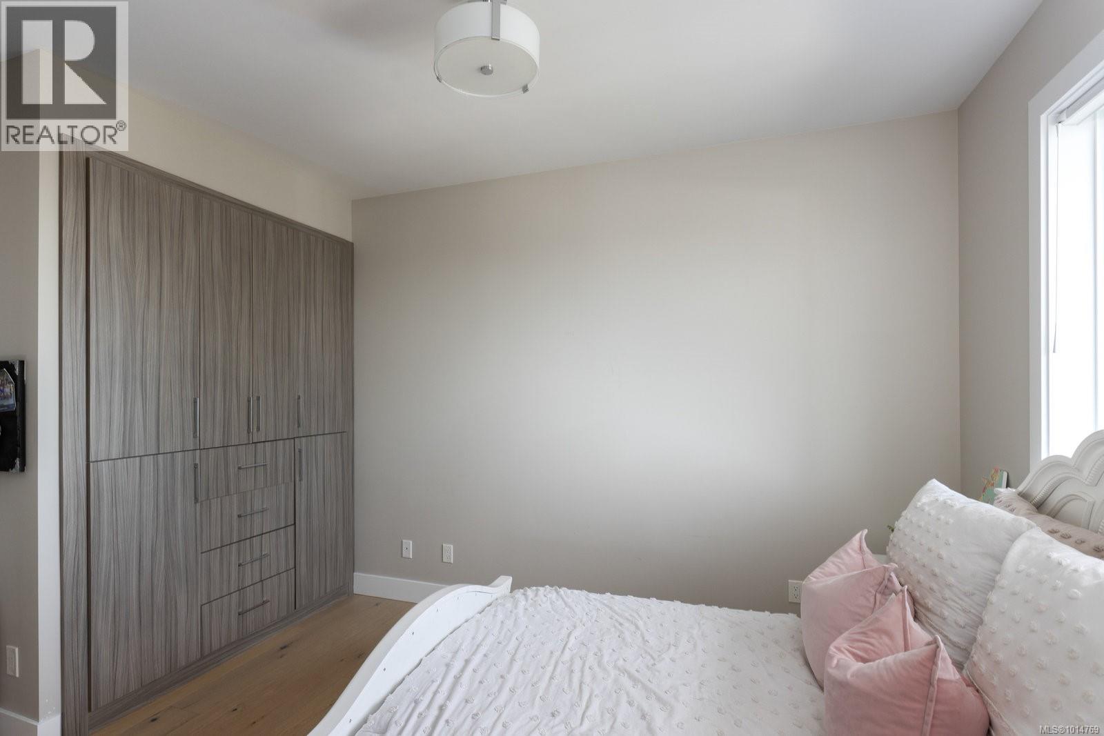  1414 Grand Forest Close, Langford