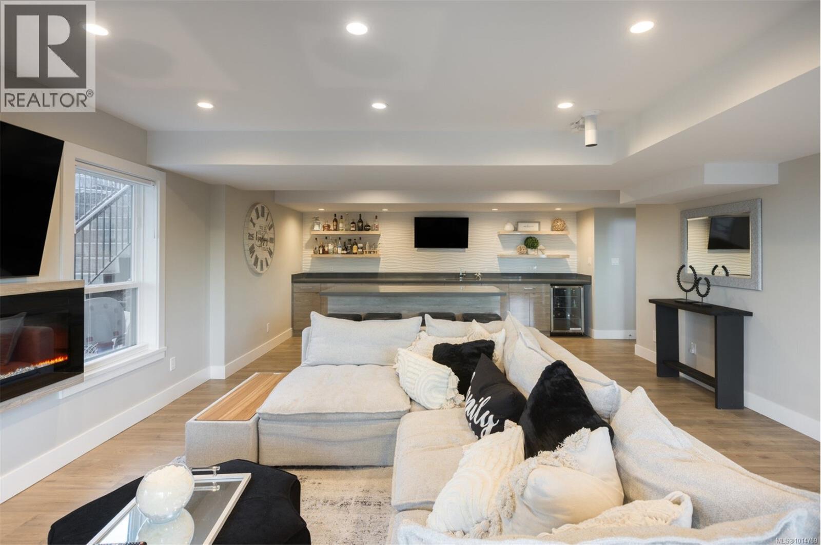  1414 Grand Forest Close, Langford
