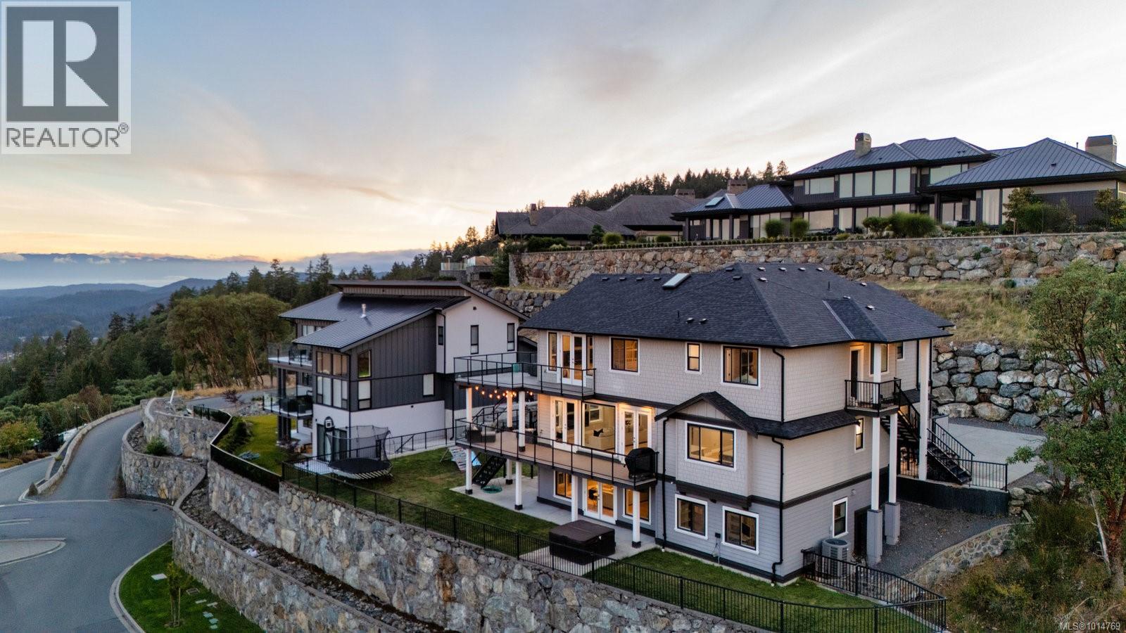  1414 Grand Forest Close, Langford