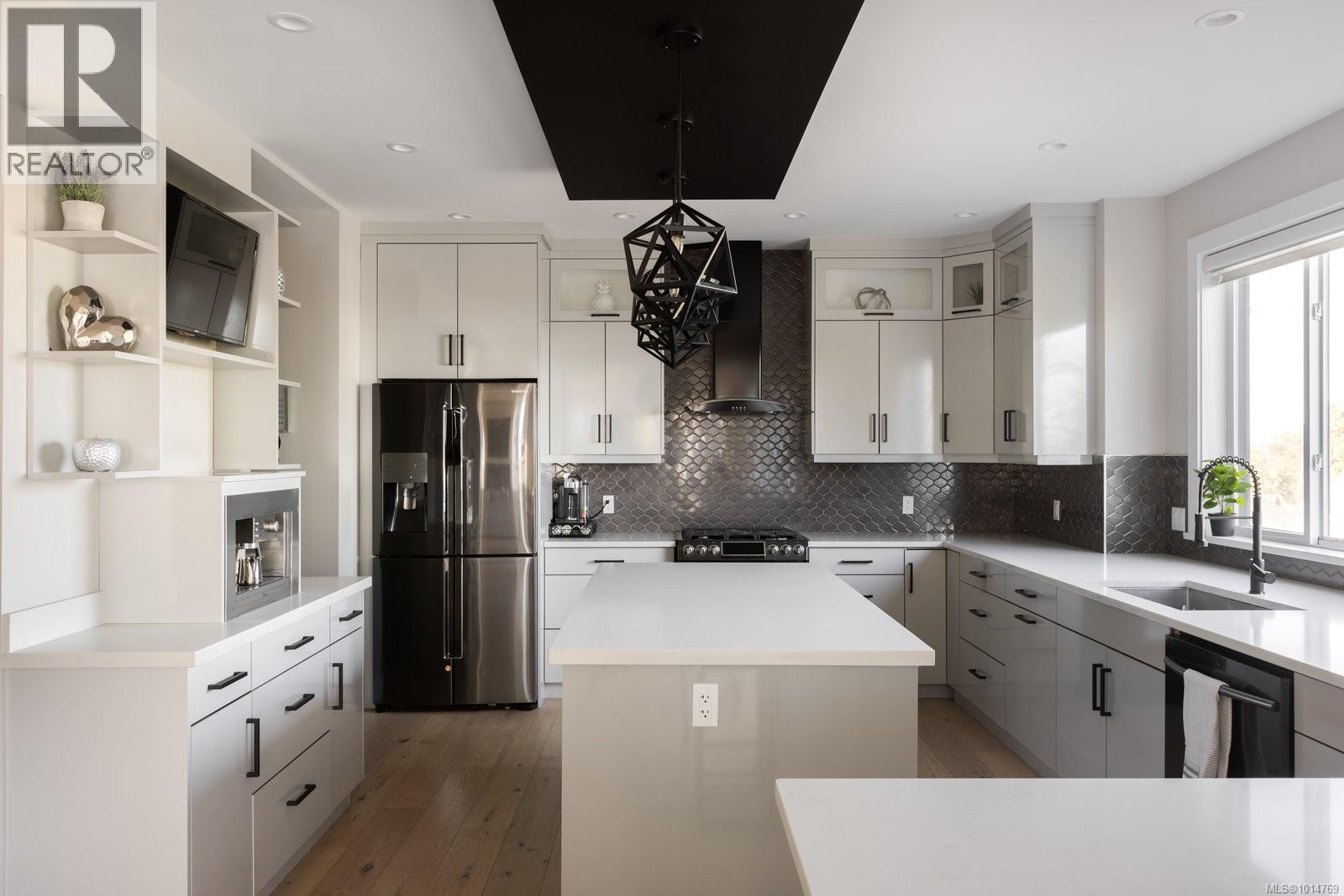  1414 Grand Forest Close, Langford