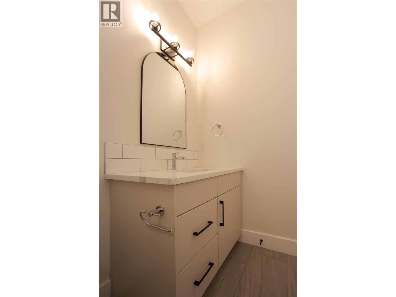 1572 Treadwell Street, Rossland