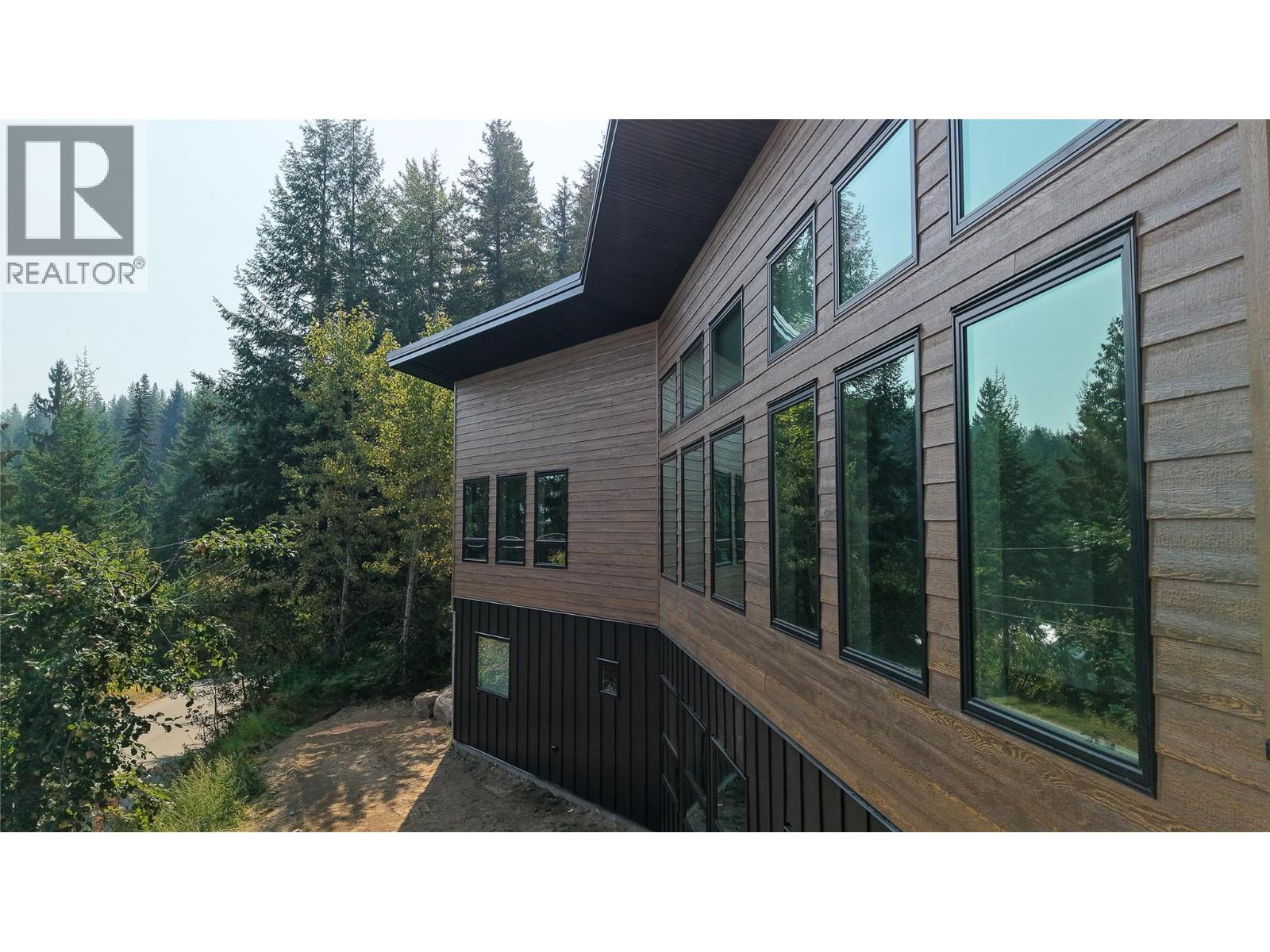 1572 Treadwell Street, Rossland