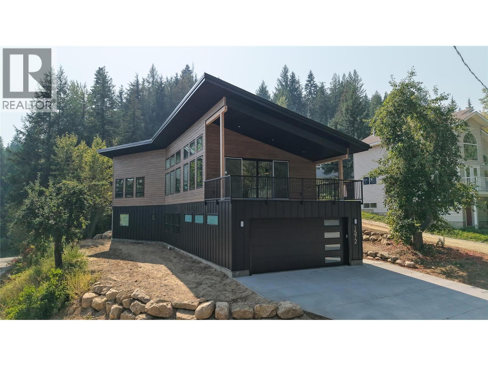 1572 Treadwell Street, Rossland