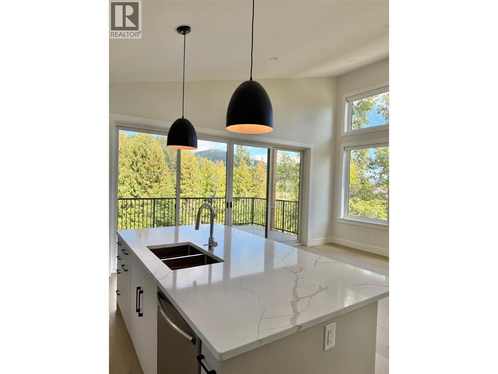 1572 Treadwell Street, Rossland