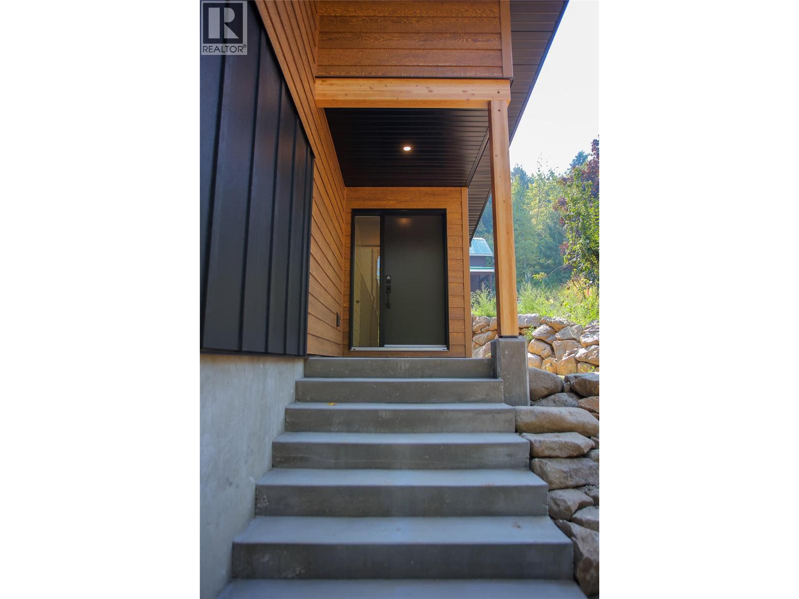 1572 Treadwell Street, Rossland