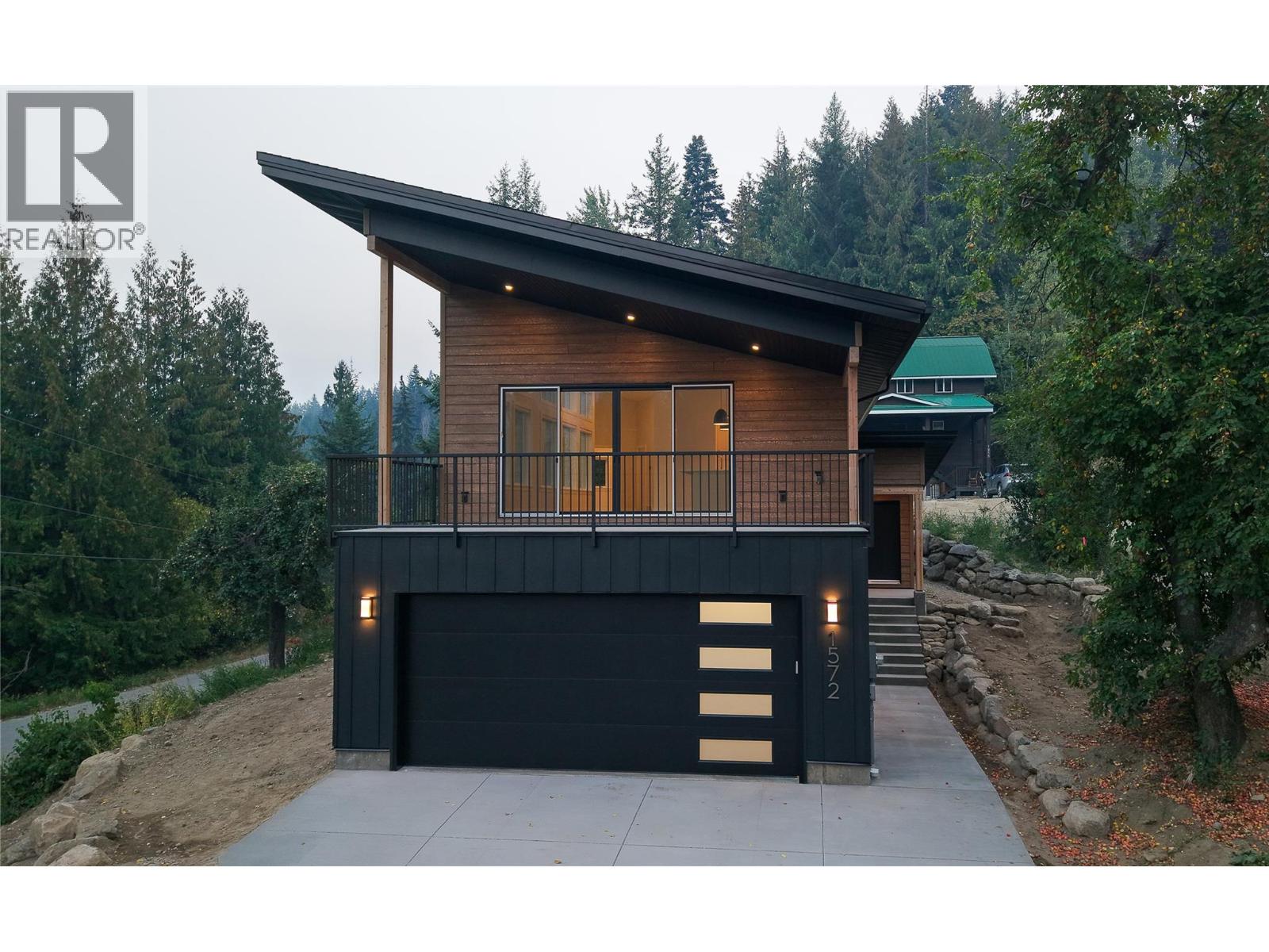1572 Treadwell Street, Rossland
