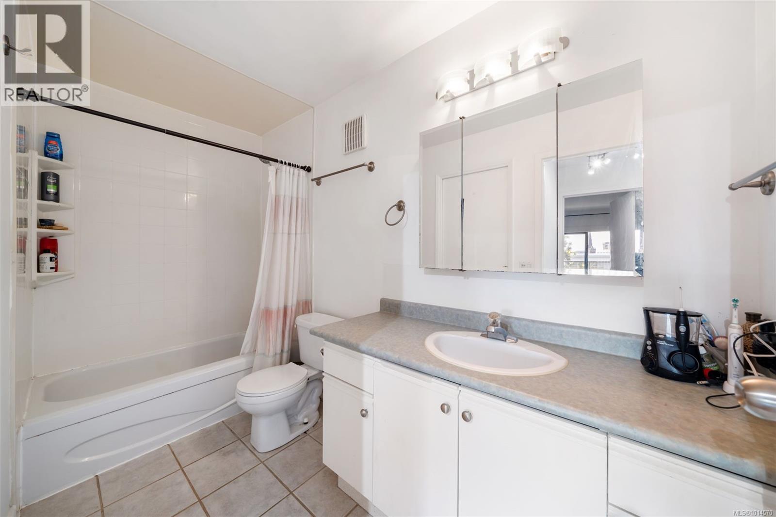 404 770 Cormorant Street, Victoria