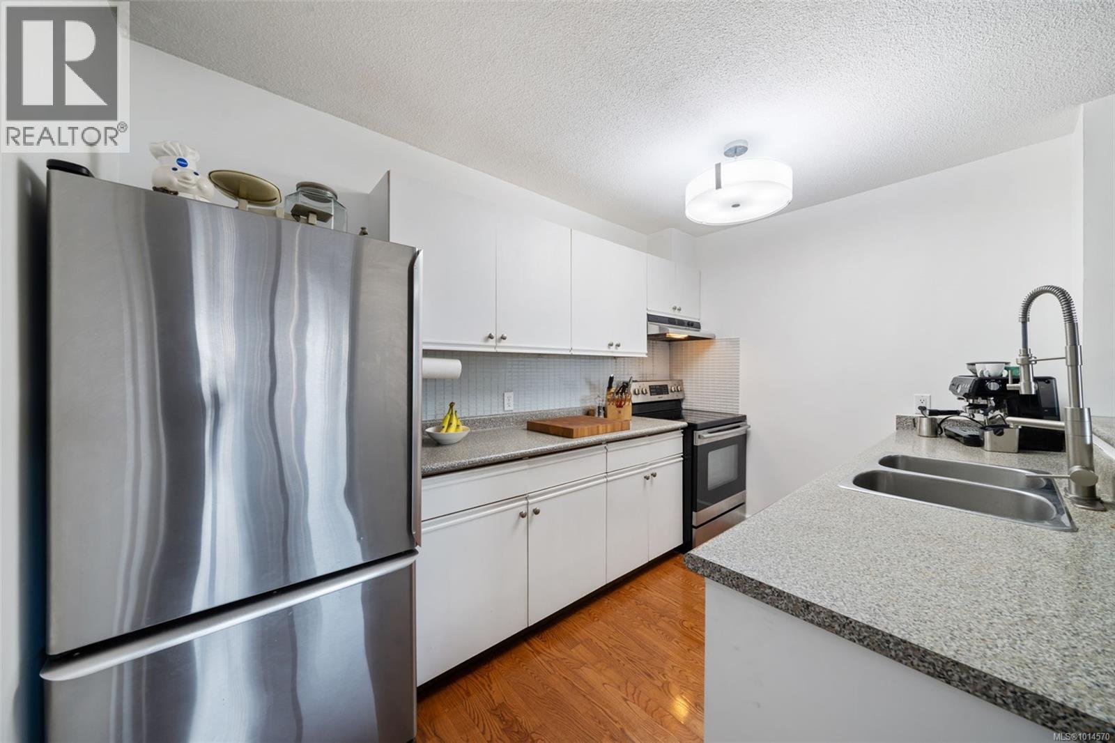404 770 Cormorant Street, Victoria
