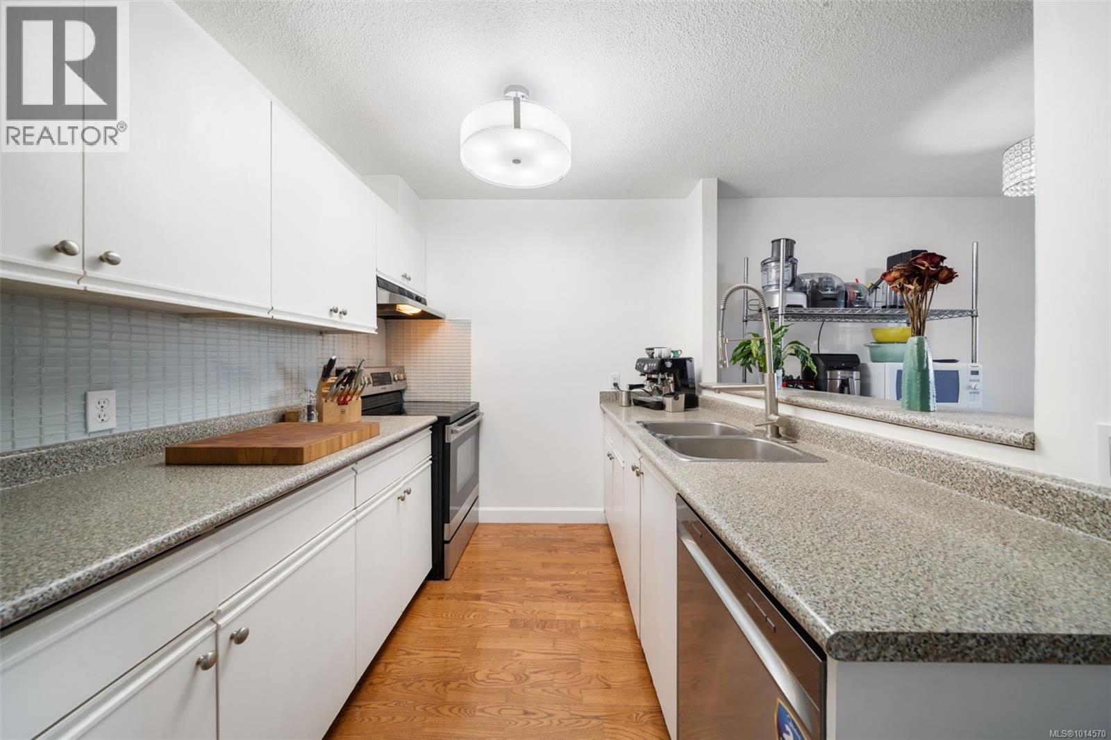404 770 Cormorant Street, Victoria