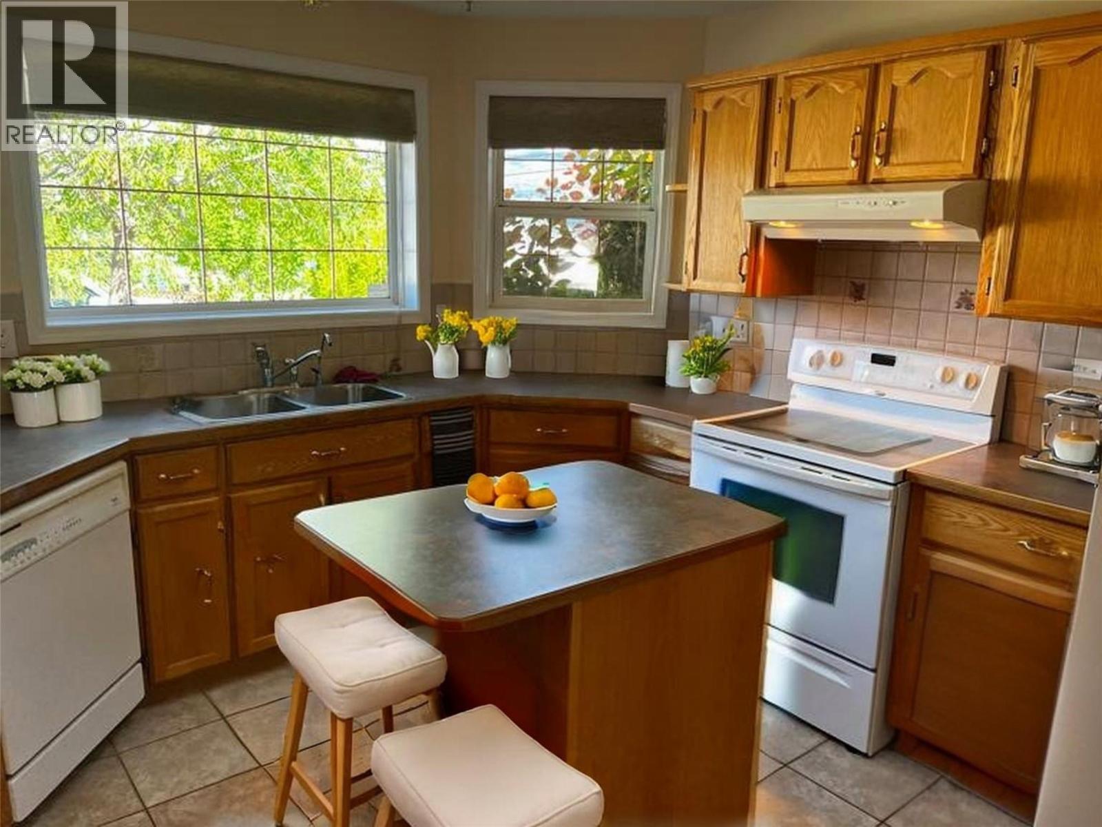 6108 Saint Martin Place, Oliver
