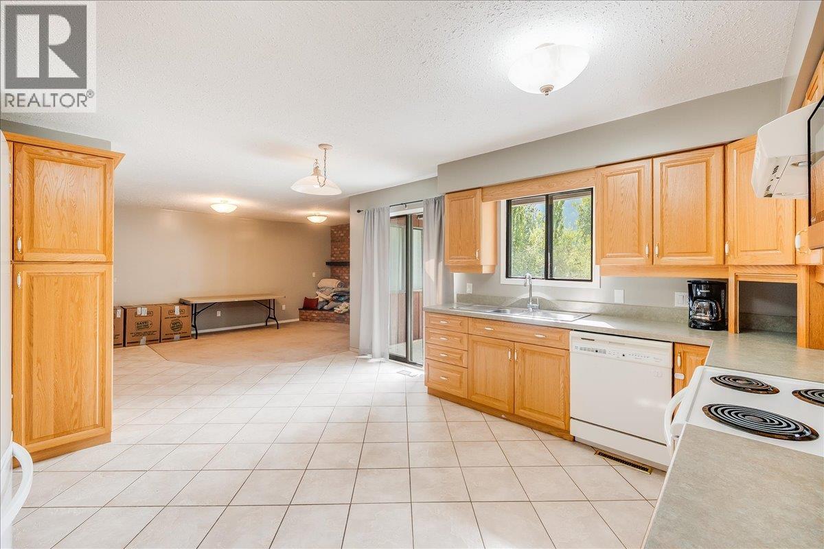 828 8th Avenue, Montrose