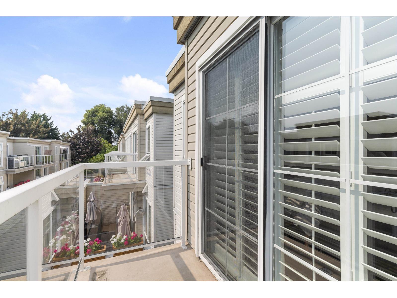 1157 VIDAL STREET, White Rock