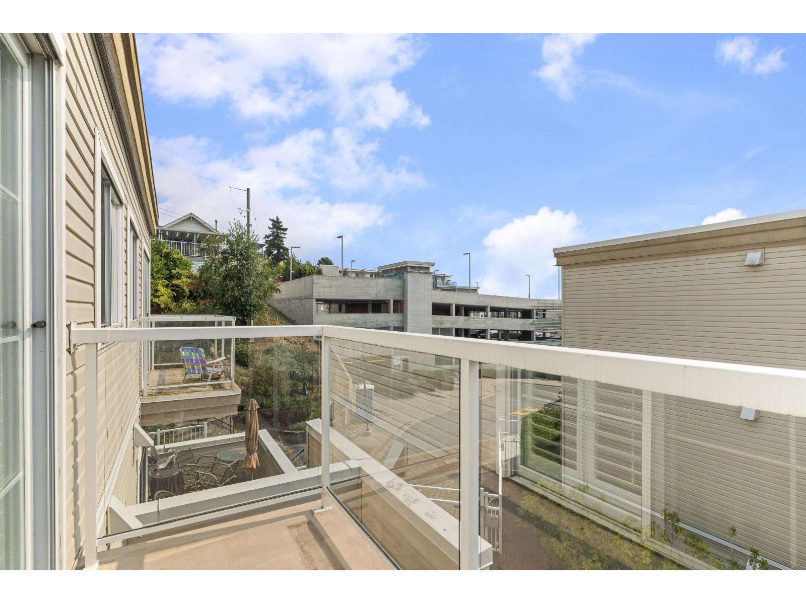 1157 VIDAL STREET, White Rock