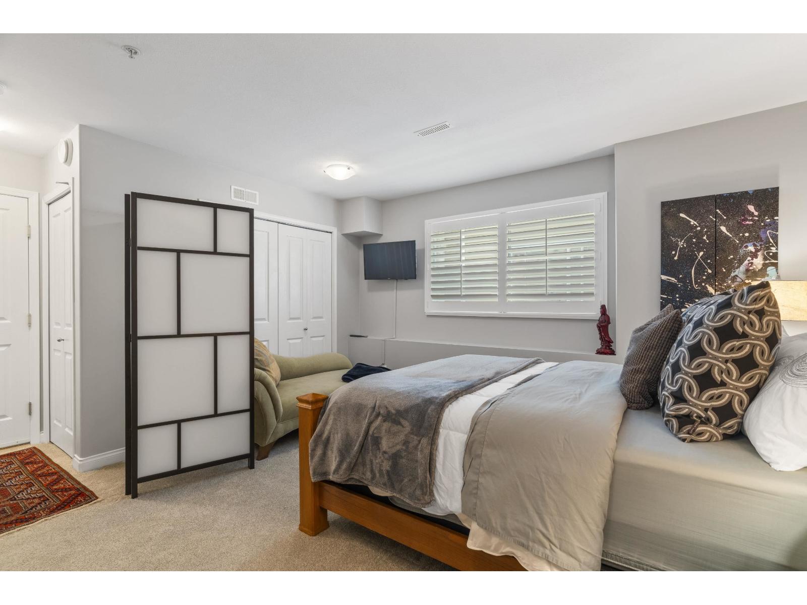1157 VIDAL STREET, White Rock