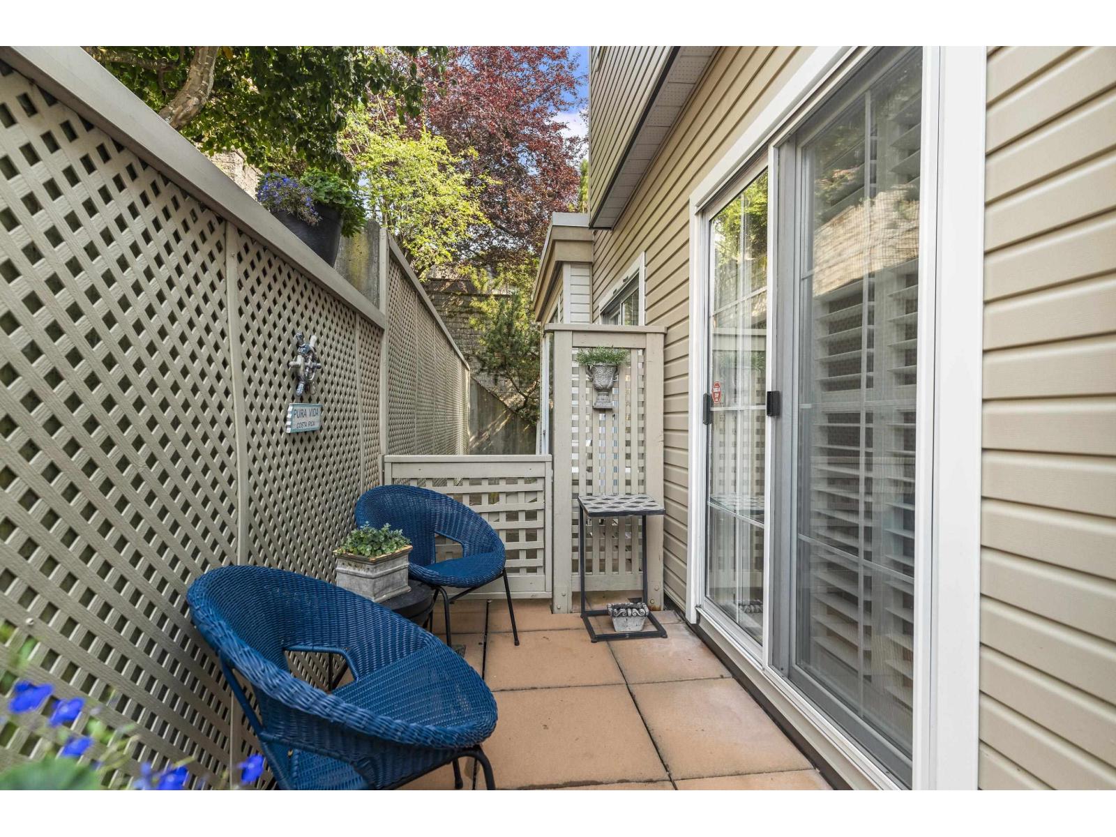 1157 VIDAL STREET, White Rock