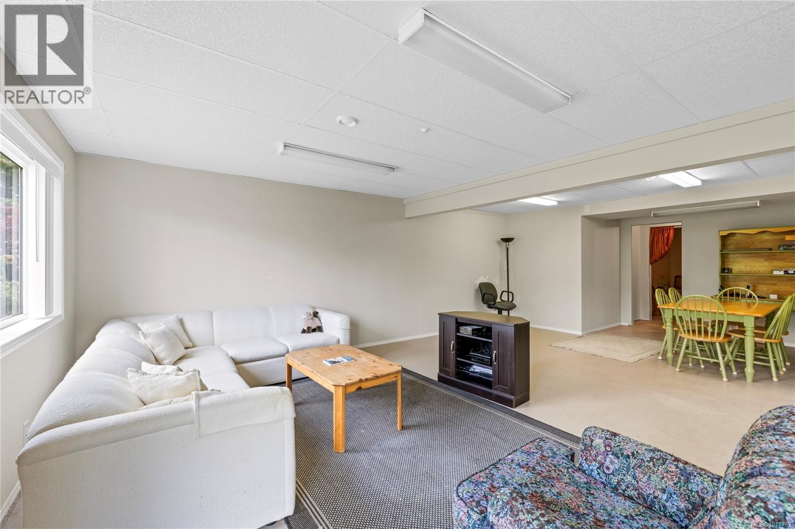 6339 Savary St, Nanaimo