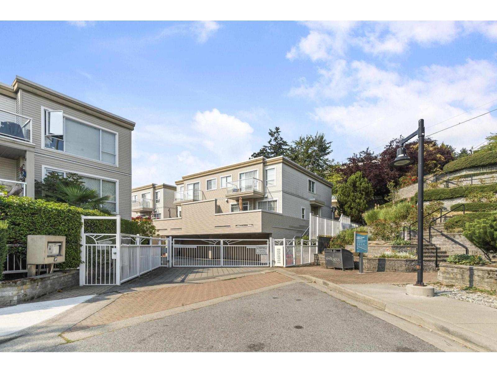 1157 VIDAL STREET, White Rock