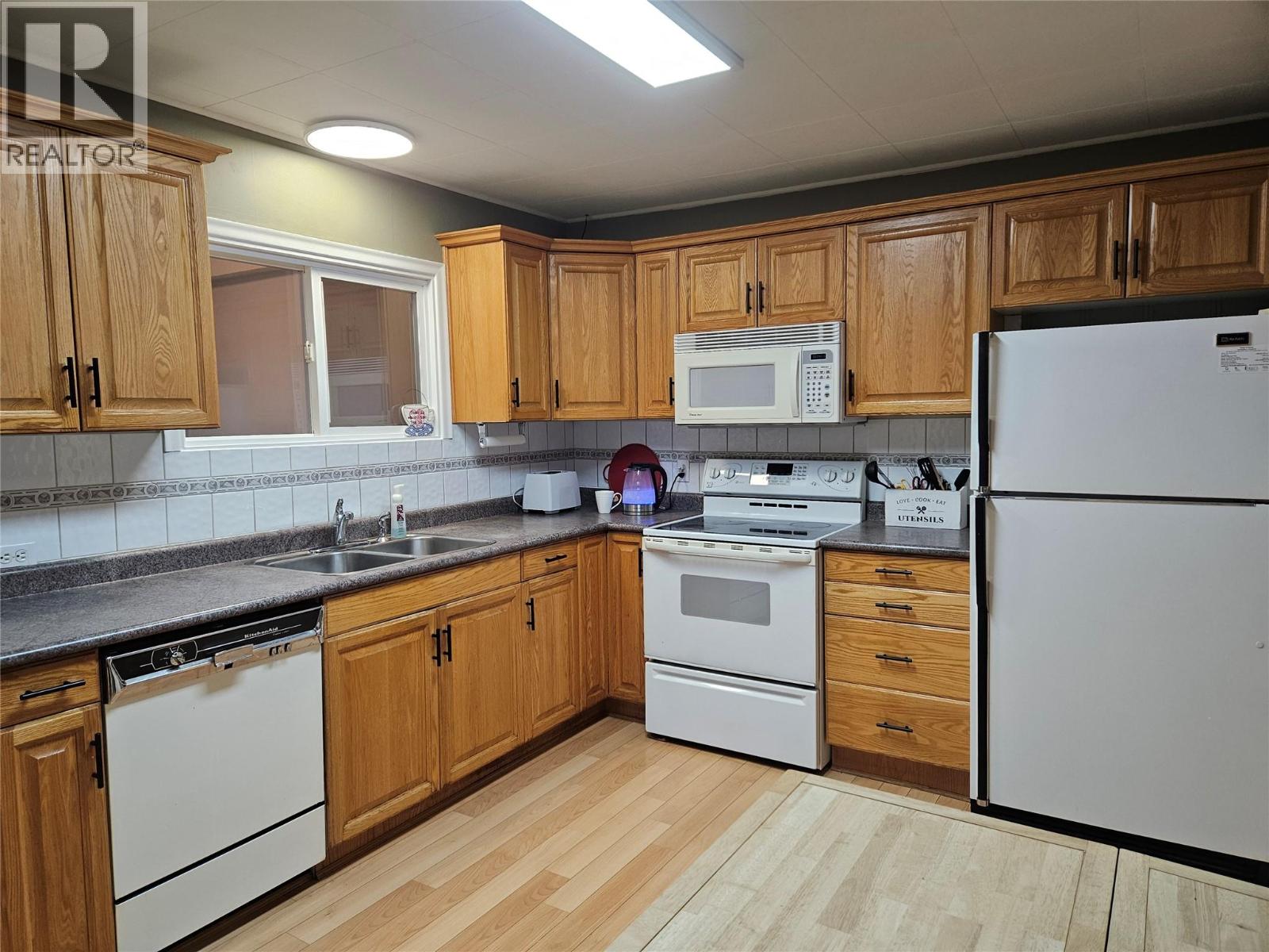 301 5TH Street NW, Nakusp