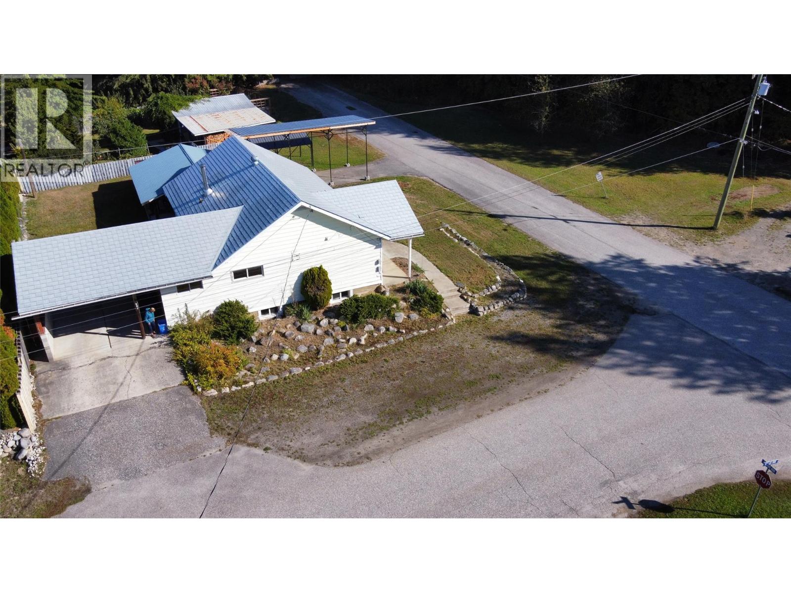 301 5TH Street NW, Nakusp
