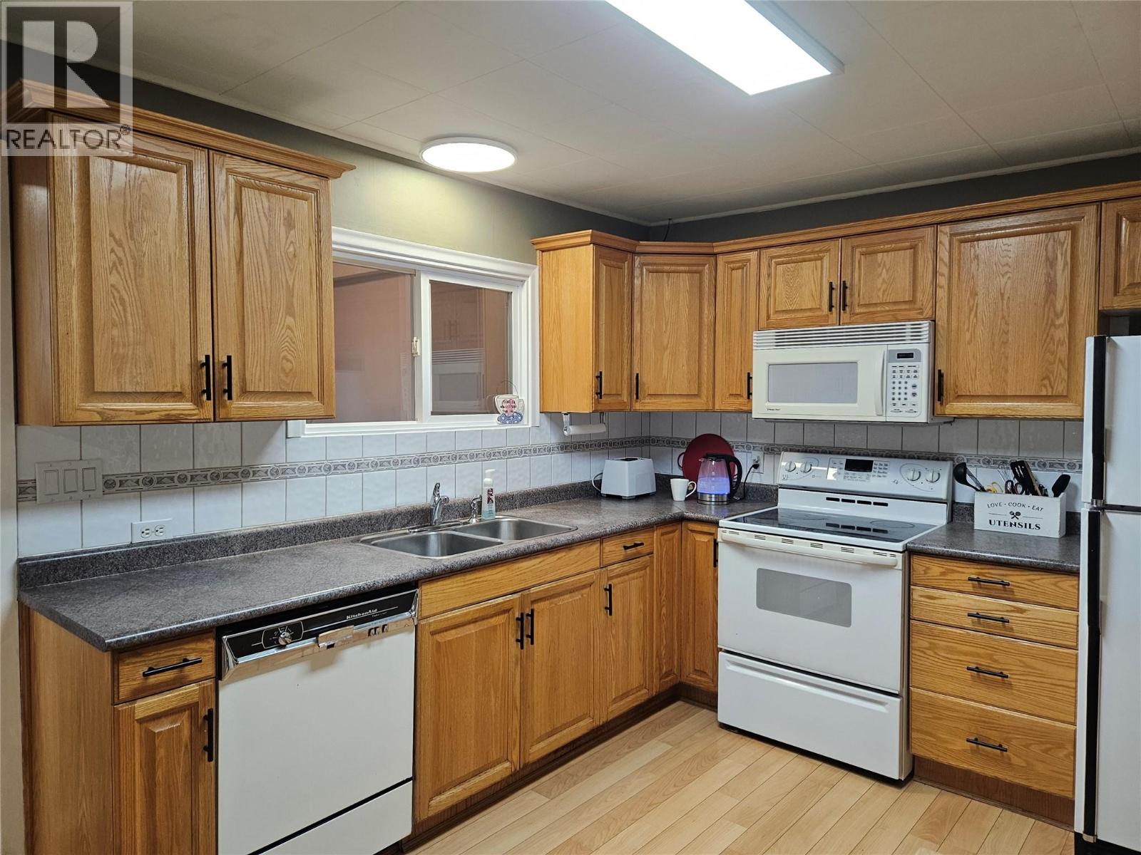 301 5TH Street NW, Nakusp