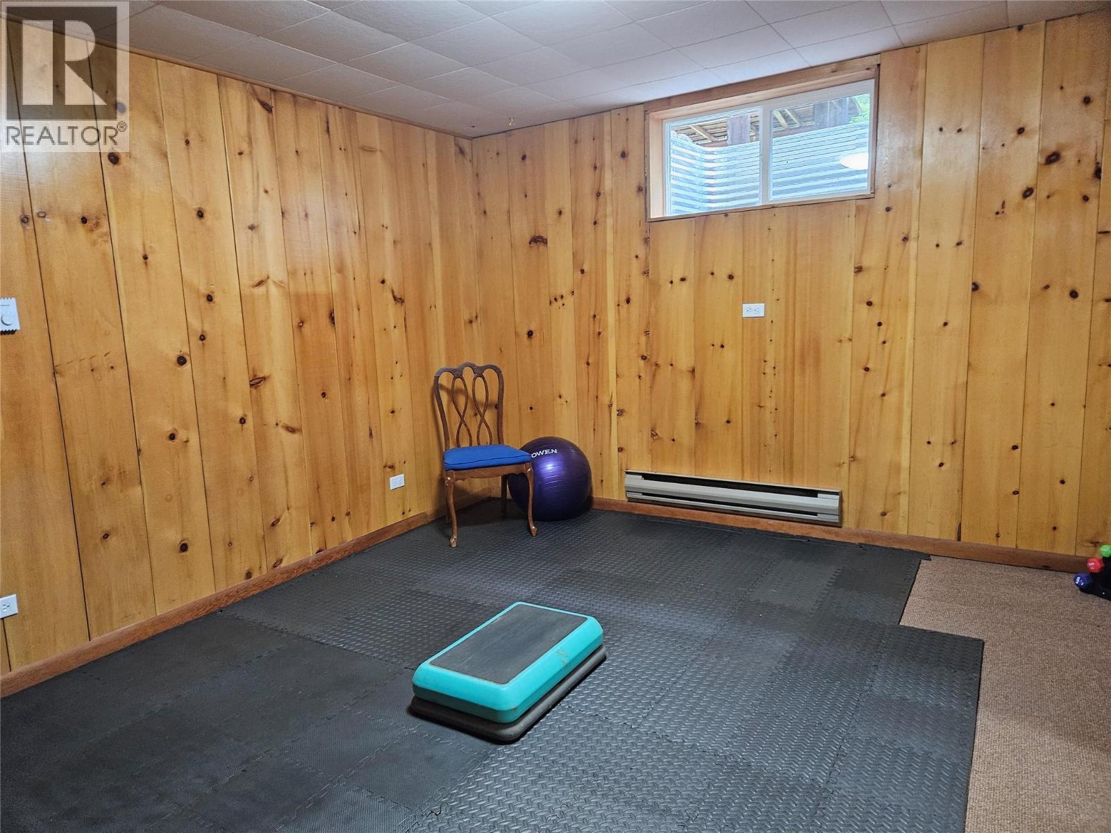 301 5TH Street NW, Nakusp