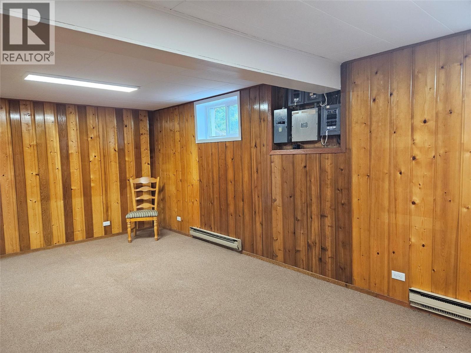 301 5TH Street NW, Nakusp